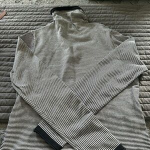 Ladies Medium Duluth Trading Co Turtleneck Sweater